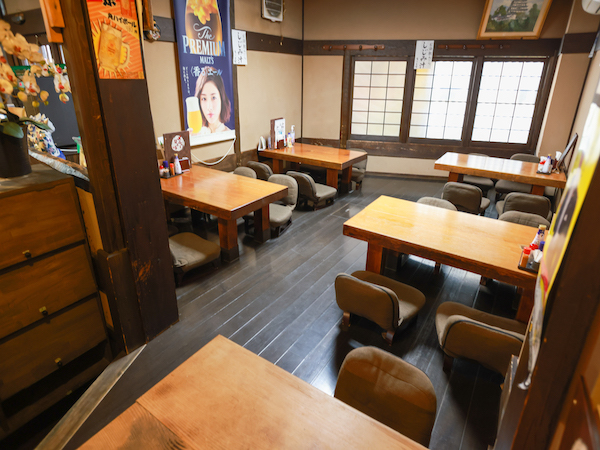 A relaxing interior with an old Showa taste.